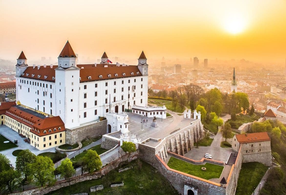 Bratislavský hrad, Slovensko